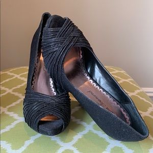 Black sparkly fabric pumps